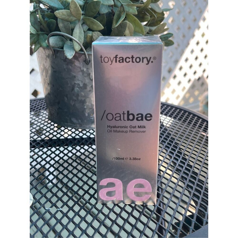 Oatbae Oil Makeup Remover 3.38 oz. NIB  Retail:$36.00 New in sealed box. Never u